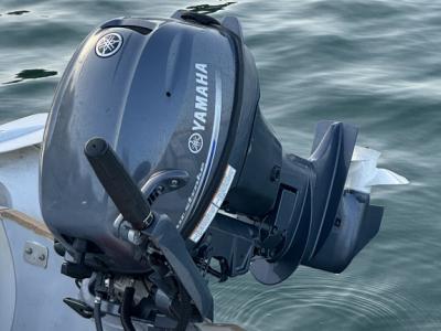 Motor fueraborda Yamaha de 8 CV YAMAHA como 4 tiempos 2016 En perfecto estado con recogida de depósi