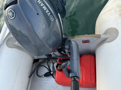 Motor fueraborda Yamaha de 8 CV YAMAHA como 4 tiempos 2016 En perfecto estado con recogida de depósi