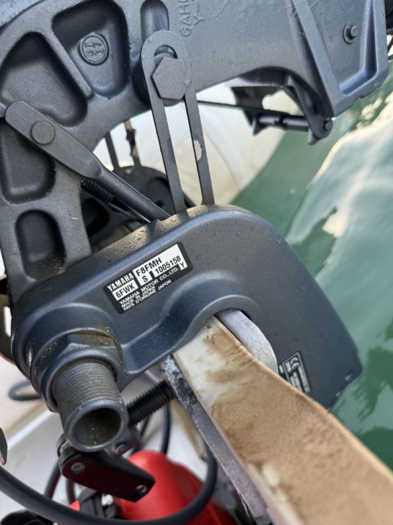 Motor fueraborda Yamaha de 8 CV YAMAHA como 4 tiempos 2016 En perfecto estado con recogida de depósi