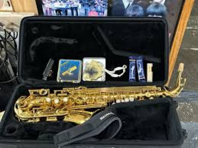 YAMAHA YAS-275 Altsaxophon Musikinstrument mit Hartkoffer