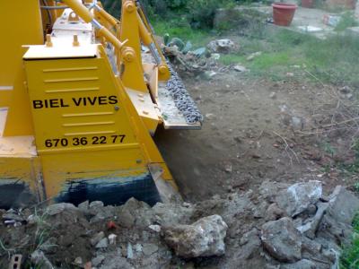 Zerkleinerung von Steinen, Bauschutt und Aushubmaterial.