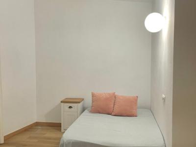 Zimmer in Campos zu vermieten für eine Frau