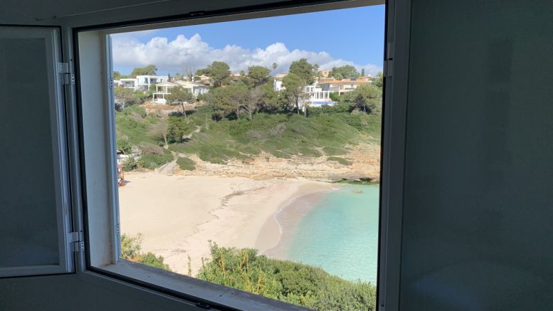 Zimmer zu vermieten – Cala Mandia (direkt am Meer)