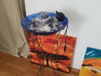 Fuente de interior con sodalita y cuarzo claro