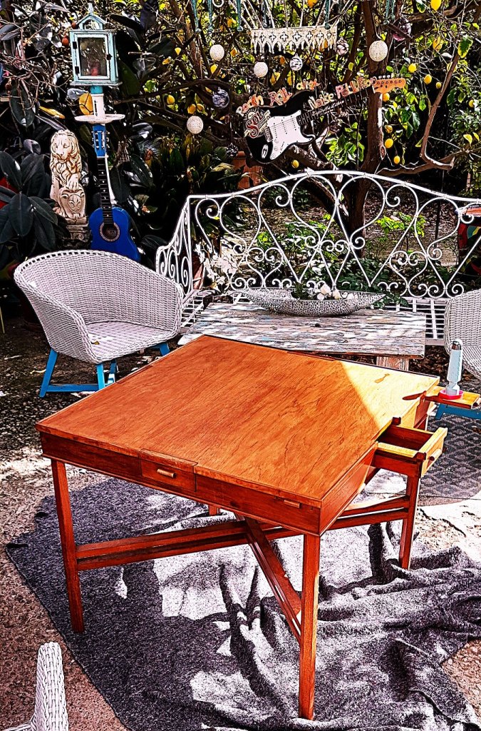 Gaming table