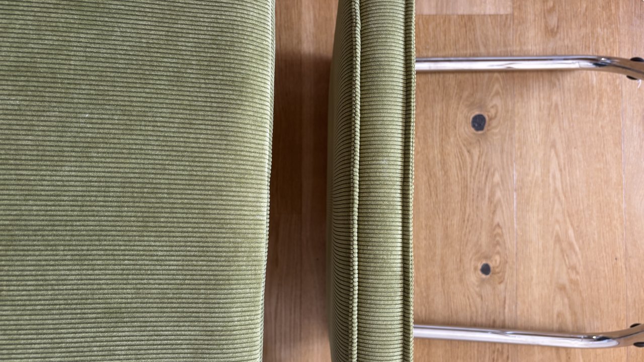 Zuiver RIDGE RIB Stuhl grüner Cord & Chrom - 2 Stück vorhanden