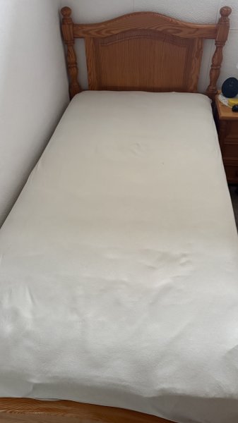 zwei Einzelbetten  90 x 190 cm, Massiv, Kiefer, Inklusiv, Lattenrost und Matratze