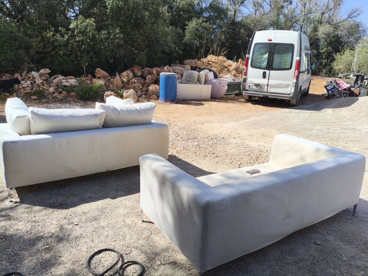 Zwei Ikea Sofas