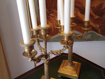 Zwei schwere Feuervergoldete "EMPIRE GIRANDOLEN" um 1820 aus Spanien, aus Adelsbesitz.