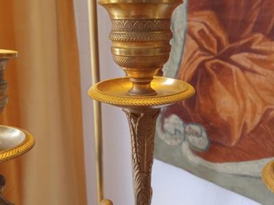 Zwei schwere Feuervergoldete "EMPIRE GIRANDOLEN" um 1820 aus Spanien, aus Adelsbesitz.