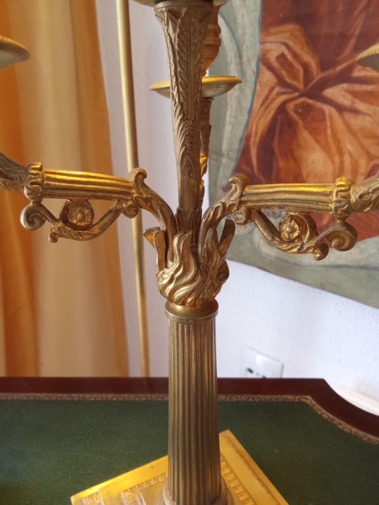 Zwei schwere Feuervergoldete "EMPIRE GIRANDOLEN" um 1820 aus Spanien, aus Adelsbesitz.