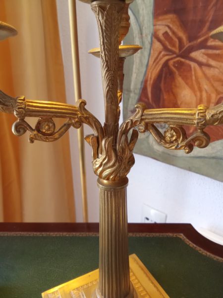 Zwei schwere Feuervergoldete "EMPIRE GIRANDOLEN" um 1820 aus Spanien, aus Adelsbesitz.