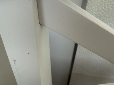 Dos taburetes altos blancos "Rosentrop" de IKEA